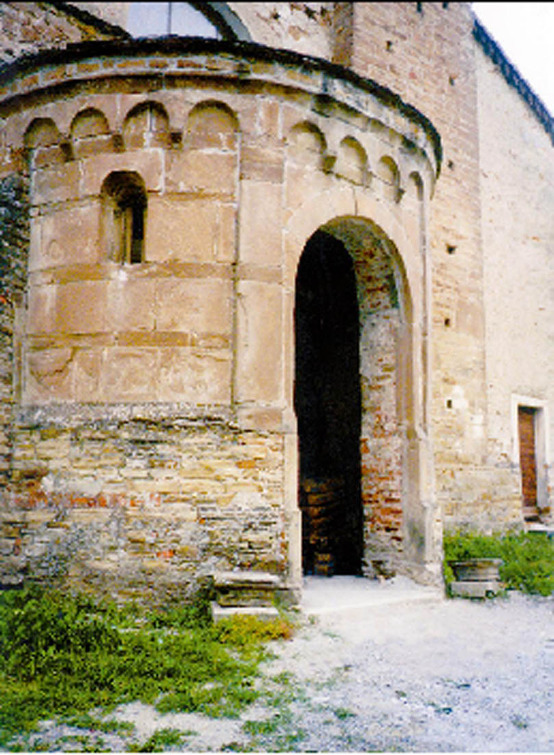 L'abside romanica, ora ingresso